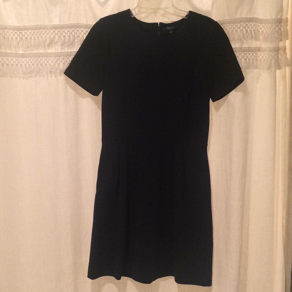 Short sleeve dress